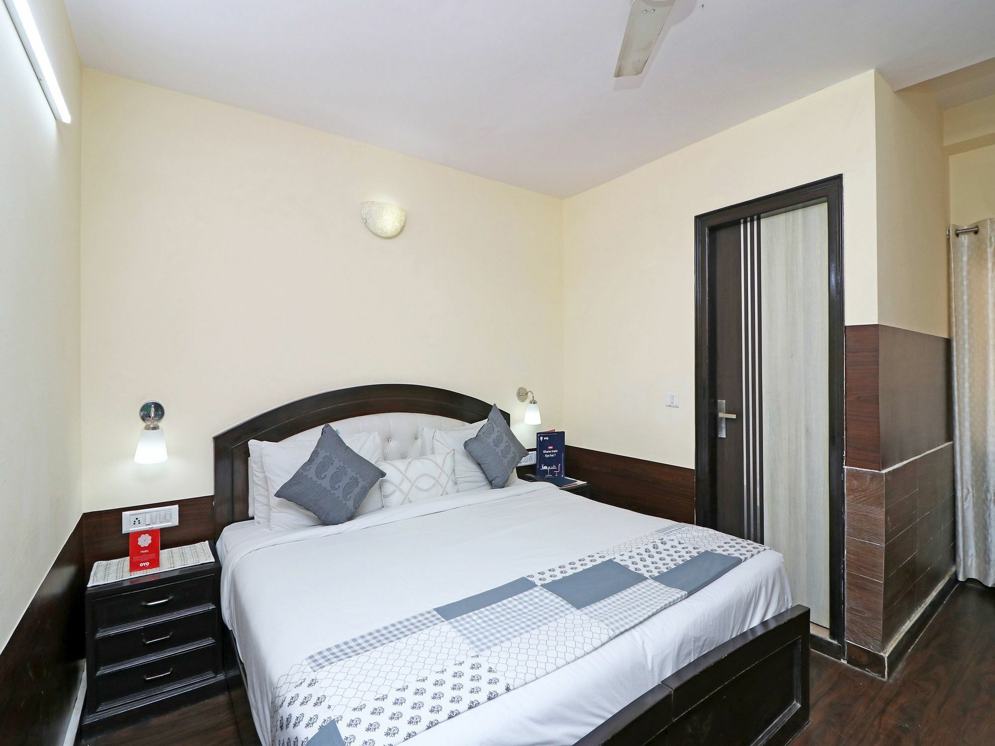 Oyo 13451 Star Corporate Avenue Hotel New Delhi Eksteriør billede