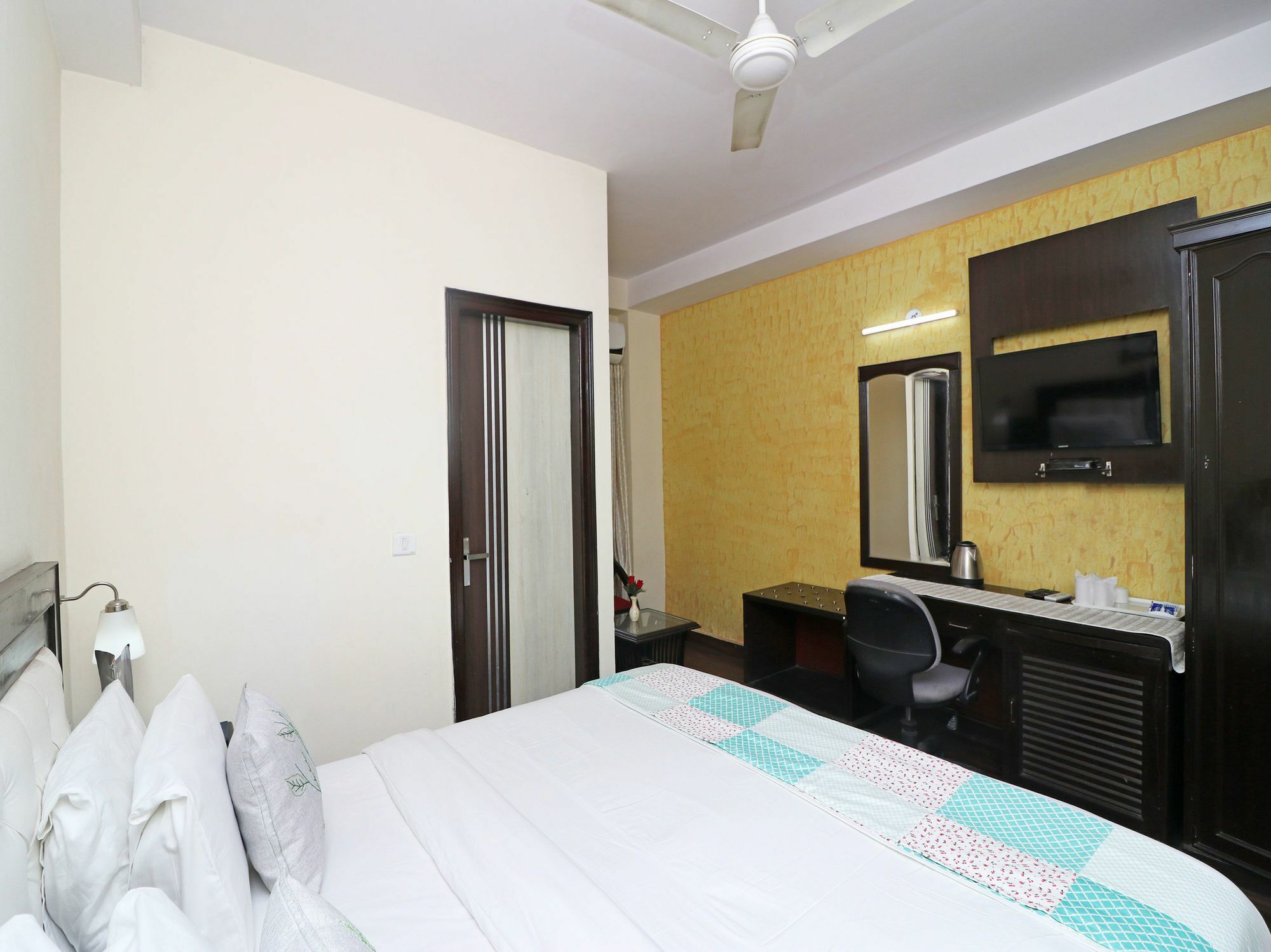 Oyo 13451 Star Corporate Avenue Hotel New Delhi Eksteriør billede